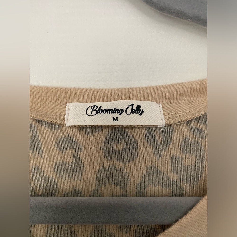 Leopard v neck